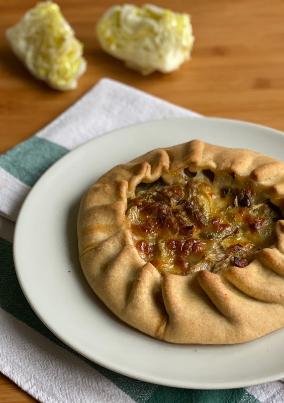 Foto di Quiche svuota frigo con insalata iceberg