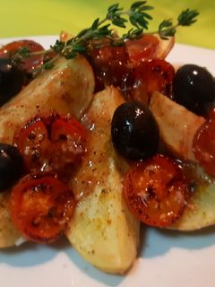 Una foto de Ensalada templada provenzal con vinagreta de grosella