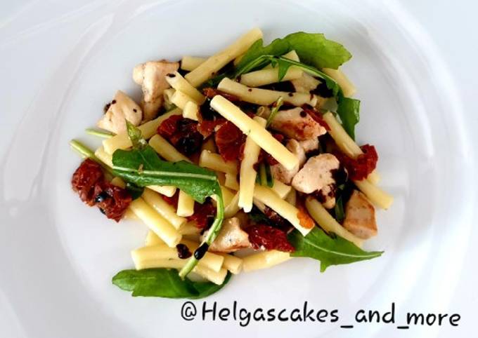 Pasta-Rucola-Salat mit gebratenem Hähnchen Rezept von Helga - Cookpad