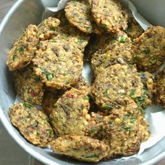 A picture of Banana flower vada.
