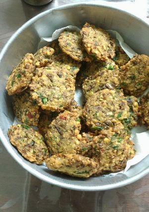 A picture of Banana flower vada.