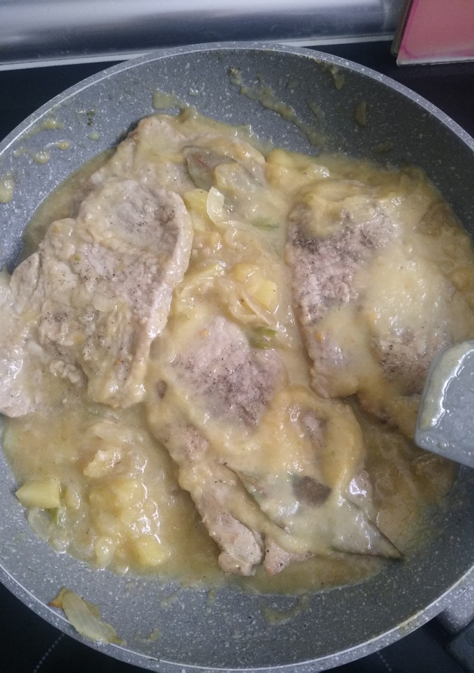 Una foto de Filetes de ternera con salsa de manzana 🍏 😋😋😋