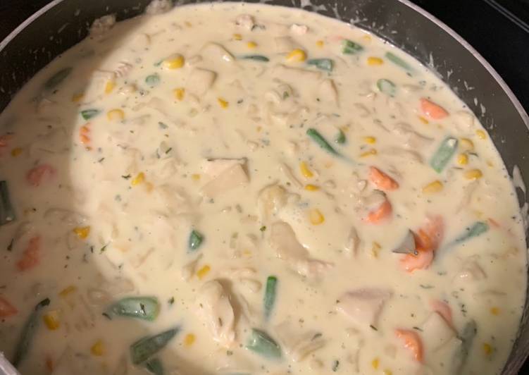 Everyday Fresh Homemade Cream Of Chicken Noodle (Kneophla) Soup