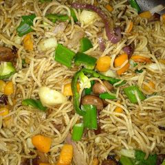 A picture of Fried Sphagetti.