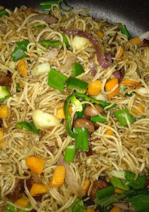 A picture of Fried Sphagetti.