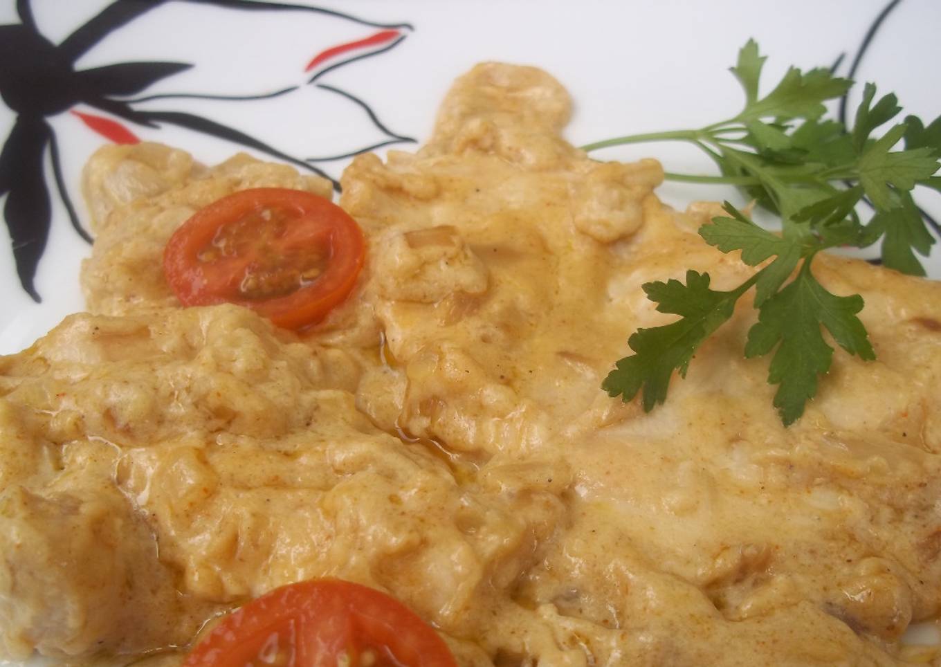 Lomos de pechuga de pollo con bechamel y pimentón