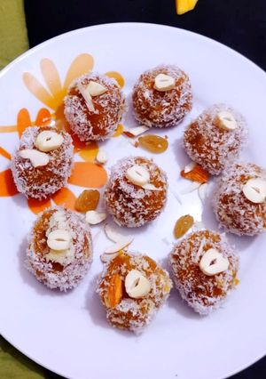 कद्दू के लड्डू (Kaddu ke laddu recipe in Hindi) रेसिपी मुख्य फोटो