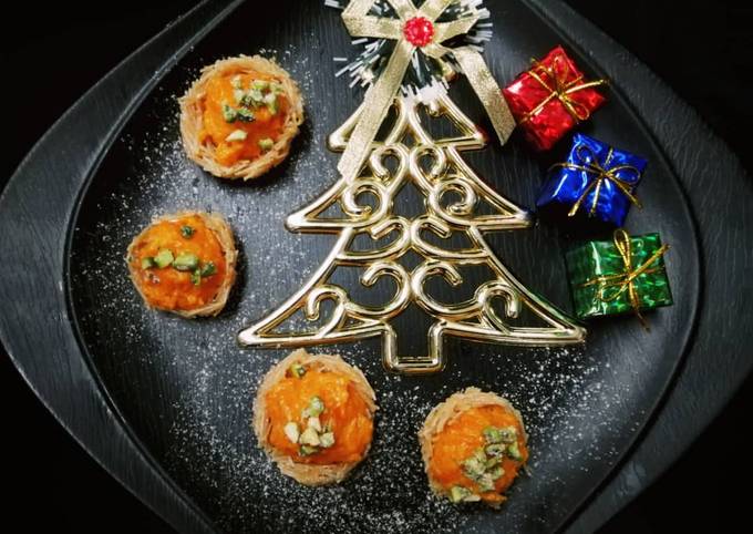 Carrot halwa in vermicelli tarts