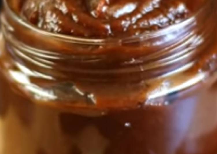 How to Make Quick Khajur Imli Chutney