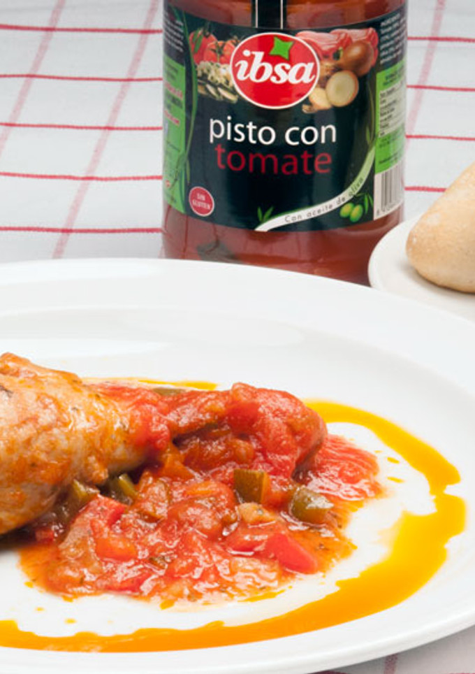 Una foto de Pollo al chilindrón con pisto IBSA