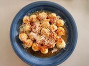 Una foto de gnocchi de queso