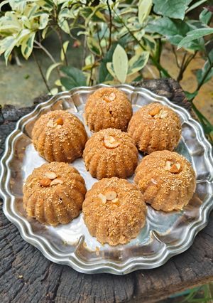 A picture of Churma na ladoo.