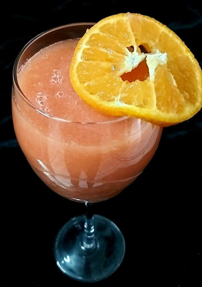 ઓરેન્જ એપલ & કેરેટ જ્યુસ (Orange Apple Carrot Juice Recipe In Gujarati) રેસીપી મુખ્ય ફોટો