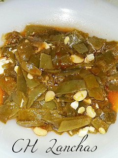 Una foto de Judías verdes con huevo y salsa de tomate