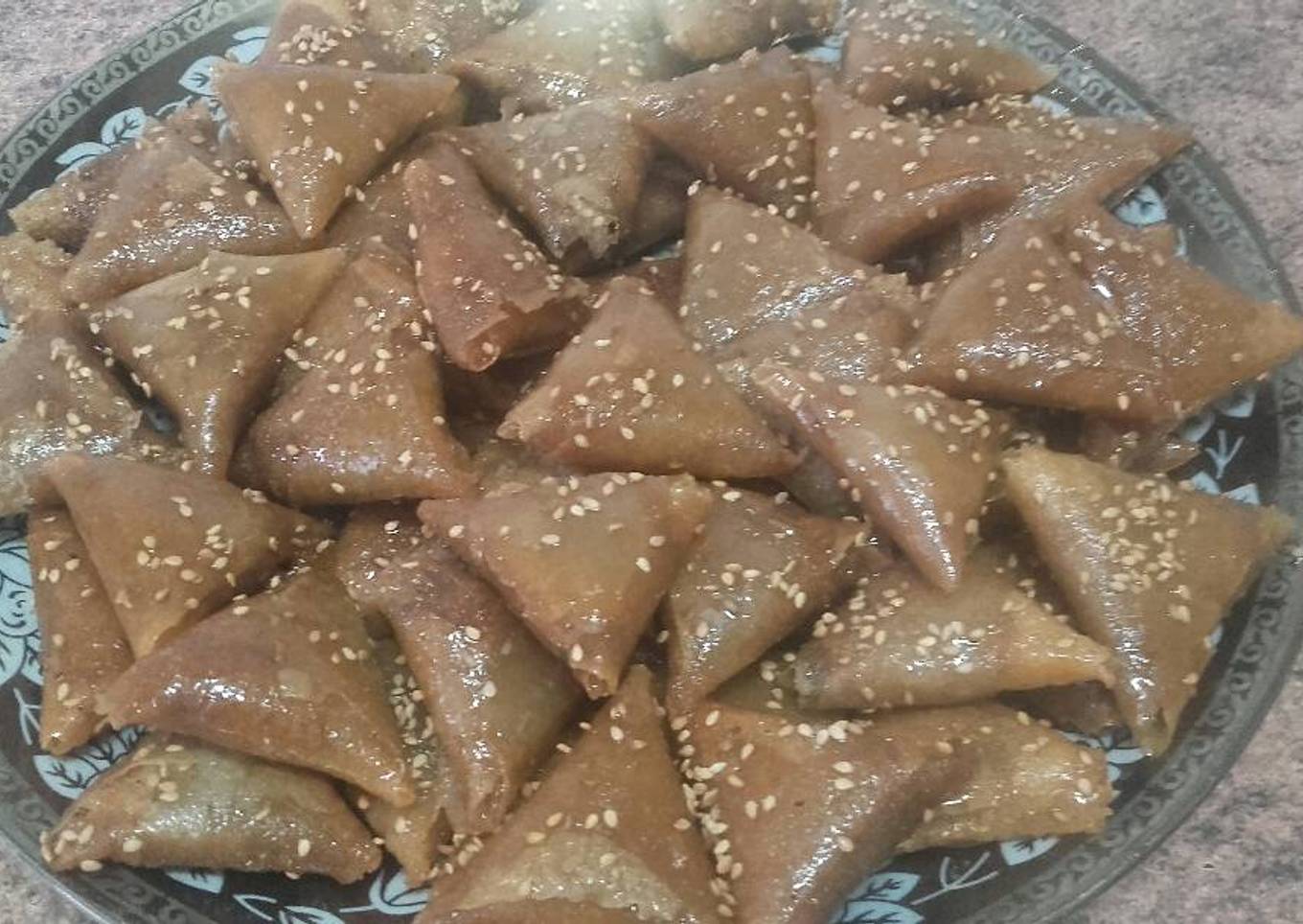 Briwat de cacahuetes y Sésamo / comida de Marruecos