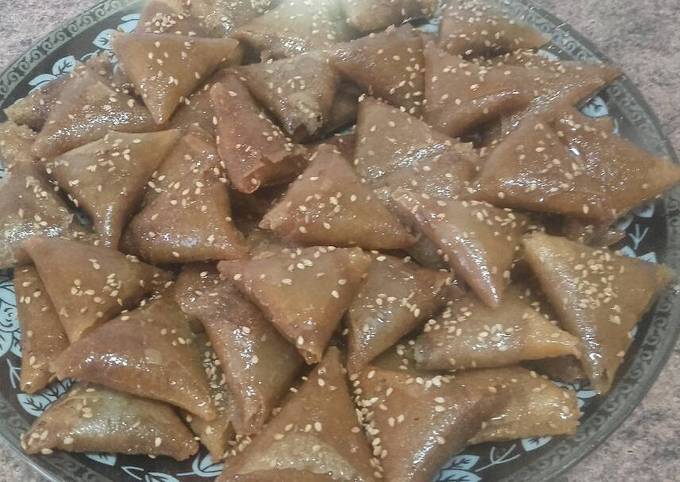 Briwat de cacahuetes y Sésamo / comida de Marruecos Receta de Comida de  Marruecos Con Hakima - Cookpad