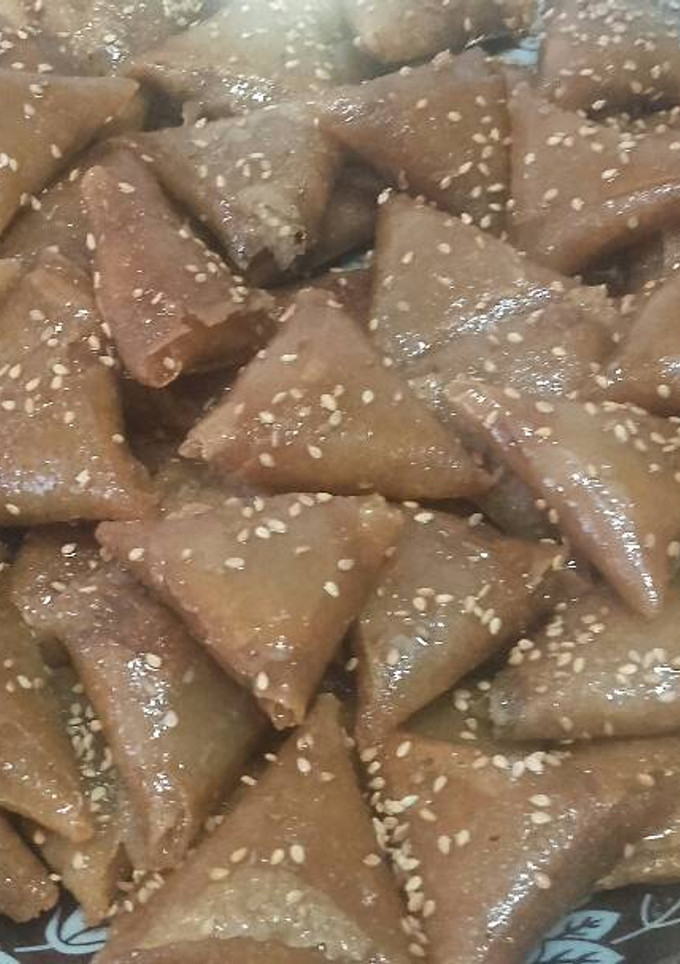 Una foto de Briwat de cacahuetes y Sésamo / comida de Marruecos