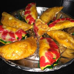 A picture of Kuch Tikhi,Meethi, aur Namkeen Gujiya.