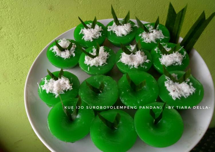 Kue ijo Surabaya / lumpeng pandan