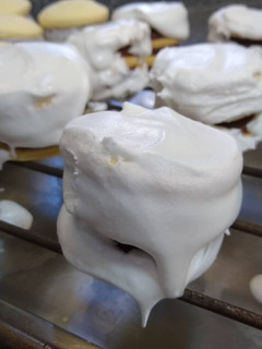 Una foto de Alfajores santafesinos