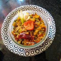 A picture of Onion Leaves Curry With Mustards Paste.
