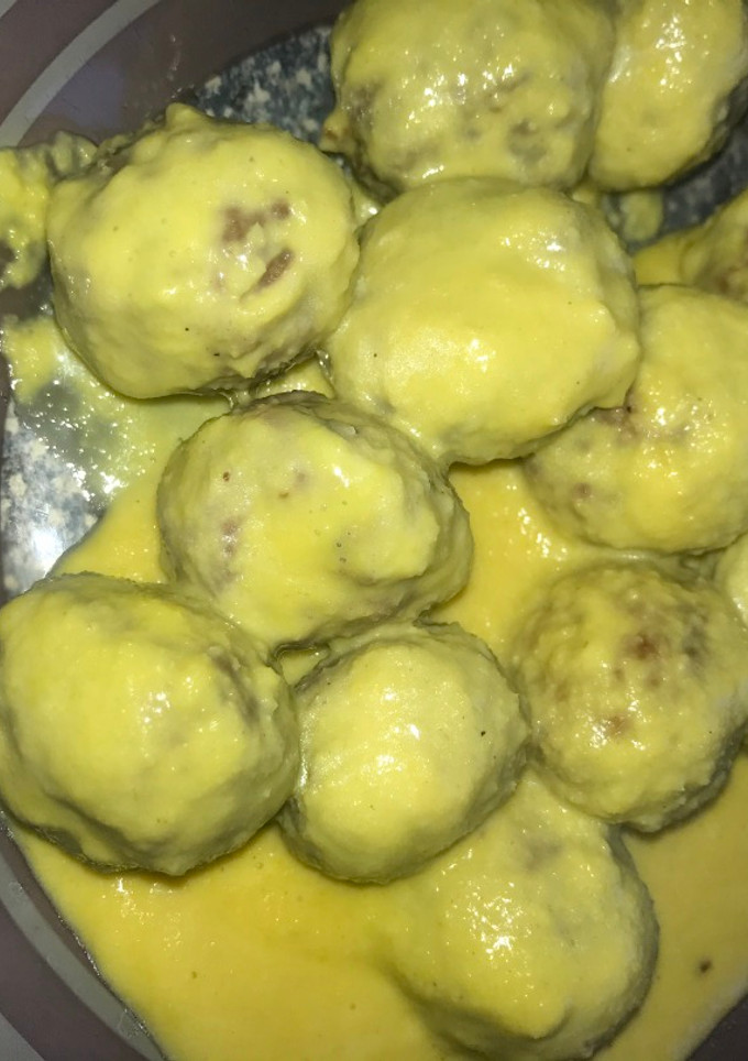 Una foto de Albondigas en salsa de almendras