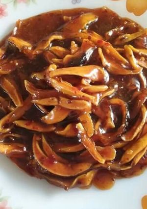 A picture of Saabut amchur ki khatti mithi chutney.
