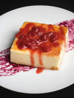 Una foto de Tarta de queso y frutos rojos