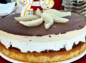Une photo de Entremet poire mousse au chocolat dulcey