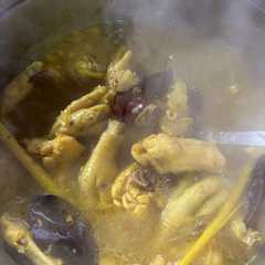 A picture of Ayam Rempah Kuning.