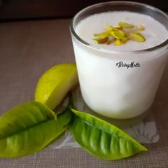 A picture of Vanilla-Pear Milkshake.