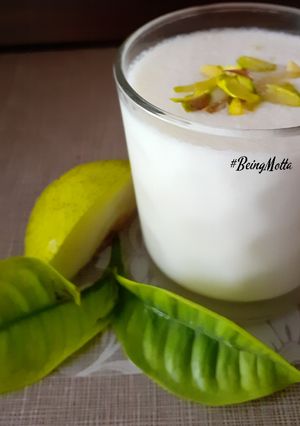 A picture of Vanilla-Pear Milkshake.