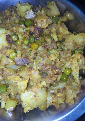A picture of Aloo gobhi or peas ki sabji.