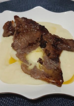 Une photo de Escalope de veau et purée maison 🍴