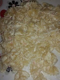 Una foto de Farfalle salmón