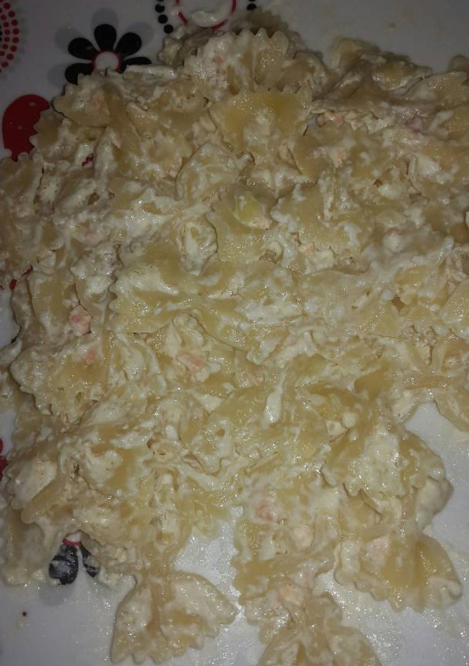 Una foto de Farfalle salmón