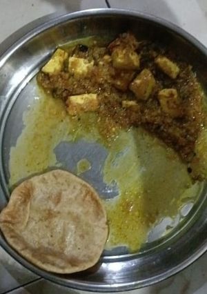 A picture of Matar paneer.