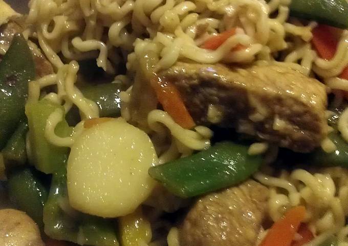 pork lo mein with ramen noodles