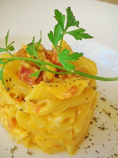 Una foto de Macarrones con jamón ibérico