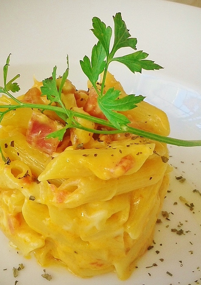 Una foto de Macarrones con jamón ibérico