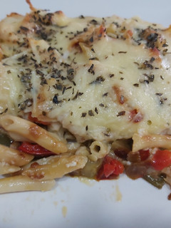 Una foto de Macarrones con verduras, bechamel gratinadas🍝🍝