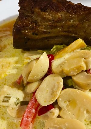 Una foto de Colita cuadril con salsa de champiñones