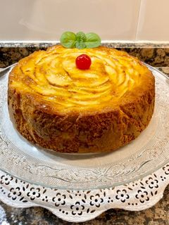 Una foto de Pastel rústico de mantequilla con manzanas