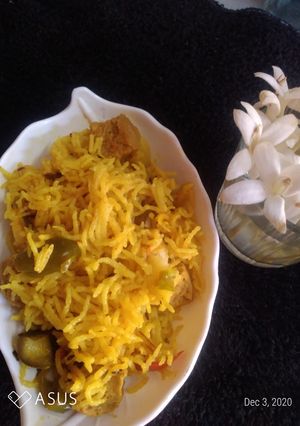 હૈદ્રાબાદી પુલાવ(Hyderabadi pulao recipe in Gujarati) રેસીપી મુખ્ય ફોટો