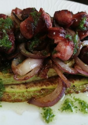 Una foto de Hortalizas a la plancha con salchichas
