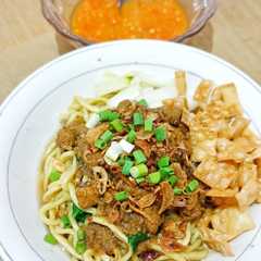 รูปของ Mie ayam solo ala abang abang