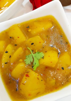 A picture of Aloo tarkari.