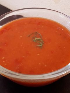 عکسی از دستور سوپ گوجه فرنگی با گوجه گیلاسی
