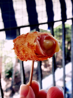 Una foto de Mini flamenquines de jamón y queso