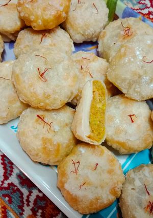 કેસર-પીસ્તા ઘારી (Kesar Pista Ghari Recipe In Gujarati) રેસીપી મુખ્ય ફોટો